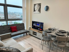 ✰OnPoint -Convenient 1 Bedroom Apt With Parking!✰, Slough
